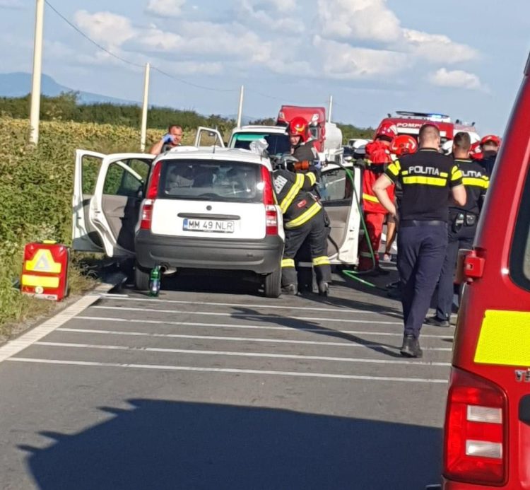 Accident rutier în Ardusat, cu o persoană încarcerată