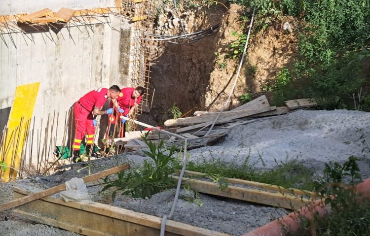 STR. ȘTEFAN CEL MARE. Accident la blocurile aflate în construcție. Un muncitor a picat de la înălțime