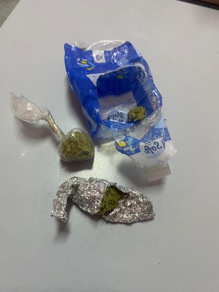 Tineri prinși de jandarmi cu substanțe posibil interzise în Parcul Dacia din Baia Mare