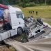 Accident cumplit la Bistriţa. Un şofer a murit pe loc după un impact între două camioane şi o autoutilitară pe DN 17