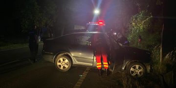 ACCIDENT CICÂRLĂU. O șoferiță de 19 ani a băgat o femeie în spital