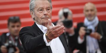 Doliu în lumea cinematografiei. A murit Alain Delon, la vârsta de 88 de ani