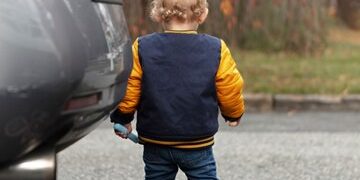 Baia Mare. Minor de 4 ani, lăsat nesupravegheat, era să fie lovit de o mașină