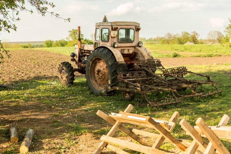 Bogdan Vodă. S-a răsturnat cu tractorul de beat ce era