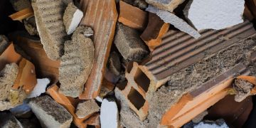 Amenzi pentru aruncarea deșeurilor din construcții la containere