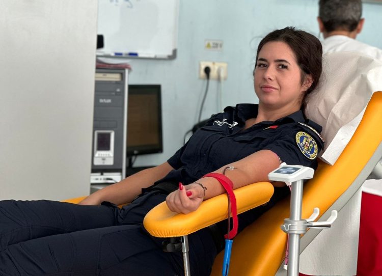 Polițiștii din Maramureș au donat sânge pentru colega lor