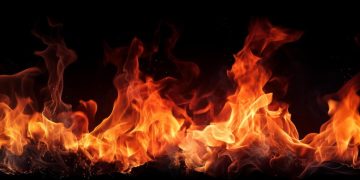 Un bărbat și-a incendiat nevasta și copilul, în Bistrița-Năsăud