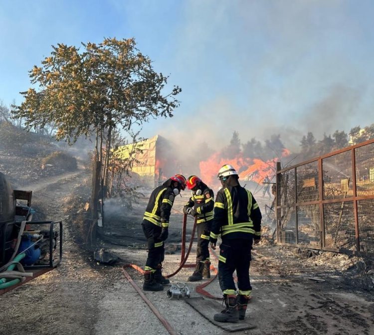 Alertă în Grecia, din cauza incendiilor. Pompierii români se luptă de 14 ore cu flăcările