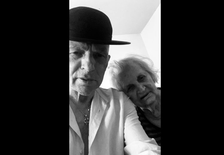 Mama lui Grigore Leșe a împlinit o frumoasă vârstă. Mesaj emoționant din parte rapsodului