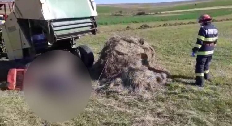 Bărbat decedat după ce a fost surprins într-o balotieră