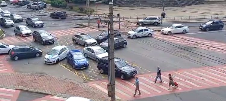 Băimărenii din zona Tribunalului, terorizați de claxoane și gălăgie
