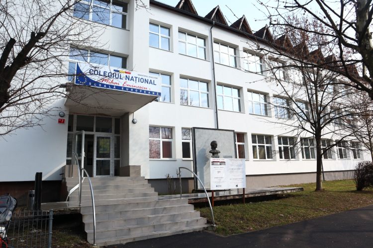 Noi defibrilatoare automate montate în puncte cheie din Baia Mare