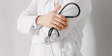 Angajații din spitale, singurii care nu și-au primit voucherele de vacanță