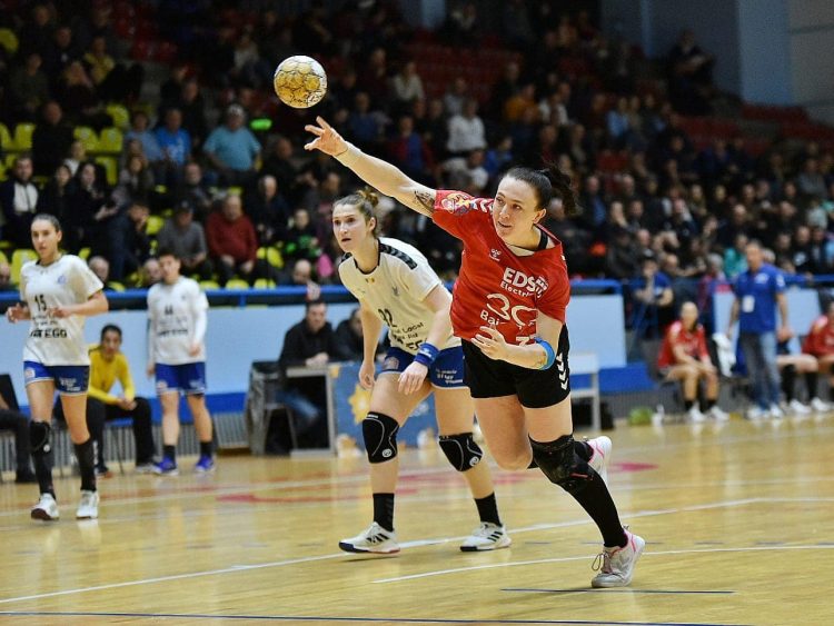 Handbal feminin. CS Minaur Baia Mare a pierdut primul meci cu Esztergomi Vitézek RAFC. Azi încearcă să-şi ia revanşa