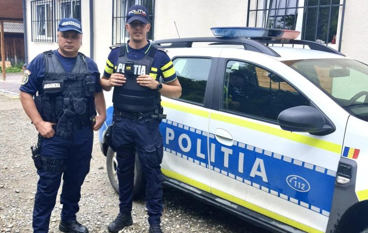 Intervenţie contra cronometru pentru poliţiştii Secţiei 5 Ocna Şugatag pentru salvarea unui bătrân căruia i s-a făcut rău în poarta casei