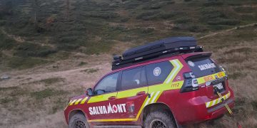 Acţiune a salvamontiştilor maramureşeni pentru coborârea de pe munte a trei ucraineni rătăciţi – foto