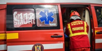 LACUL ALBASTRU. Bărbat cu traumatism cranian după ce a plonjat în apa lacului