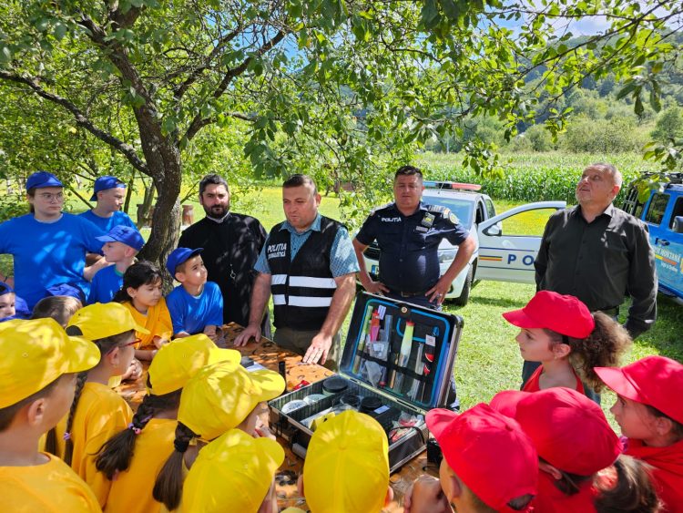 Polițist criminalist prezent în tabăra de vară din Rohia