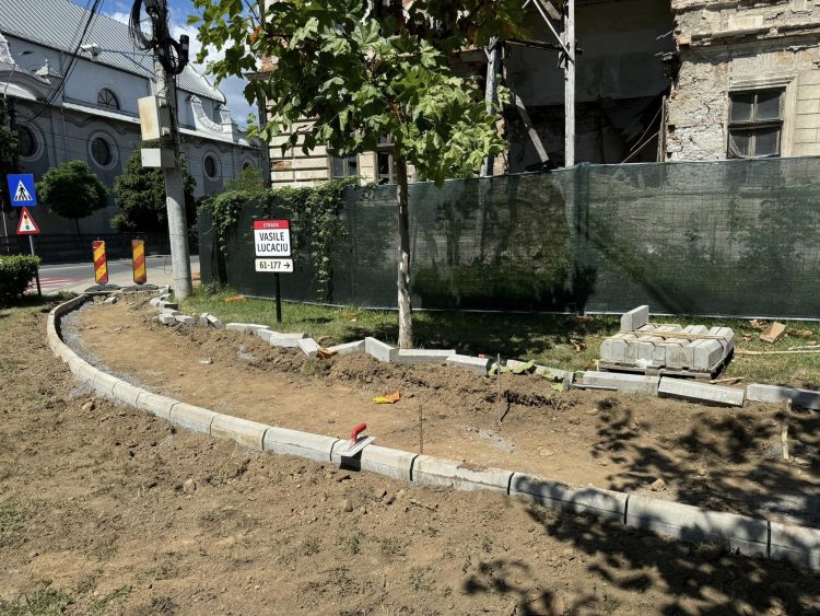 Un nou trotuar amenajat în Baia Mare, într-o zonă des circulată
