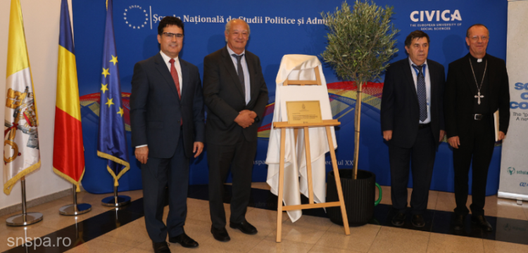 Papa Francisc a oferit ”Măslinul Păcii” Şcolii Naţionale de Studii Politice şi Administrative