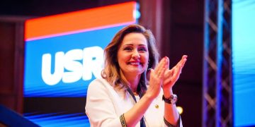 Polul de Dreapta s-a dărâmat, a venit Lenuța și l-a sfărmat!