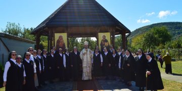 A fost târnosită biserica Schitului „Înălțarea Sfintei Cruci” din Săliștea de Sus