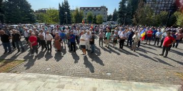 Peste 1000 de mineri au protestat în fața Prefecturii din Baia Mare