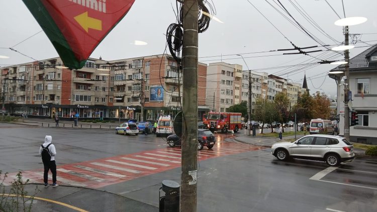 Accident rutier în intersecția bulevardelor Republicii și Regele Mihai I