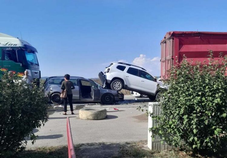 Accident pe DN 1 în Bihor: Carambol cu două camioane și mai multe autoturisme