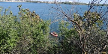 Un tânăr de 25 de ani a murit, după ce a căzut cu maşina în lacul Pantelimon. Şoferul nu avea permis