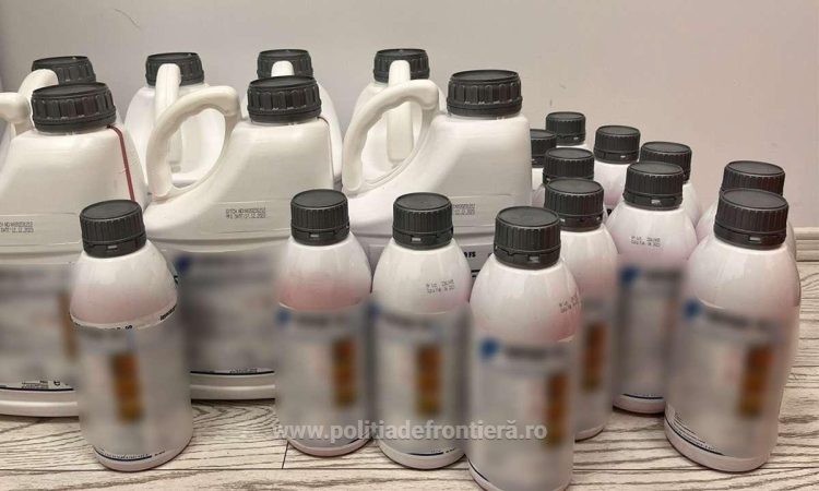 Insecticid descoperit de polițiștii de frontieră la intrarea în țară într-un autoturism