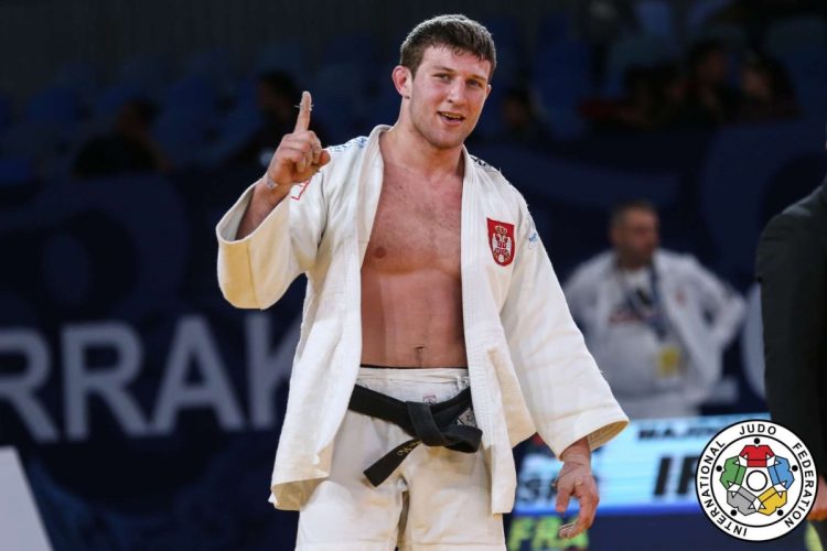 Un campion mondial la judo a fost suspendat pe cinci luni pentru că și-a făcut semnul crucii la Jocurile Olimpice