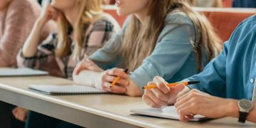 „Primul student din familie”. Bani de la stat, la început de anul universitar