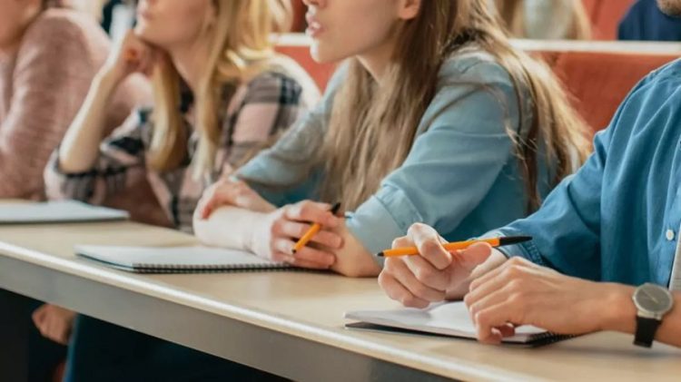 „Primul student din familie”. Bani de la stat, la început de anul universitar