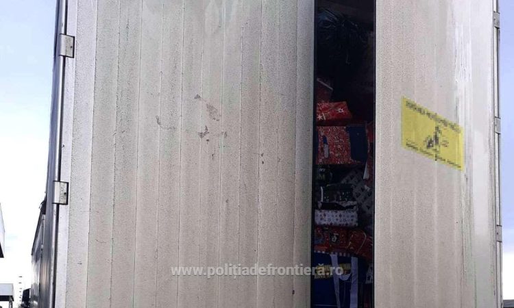 Peste opt tone de deşeuri, oprite la intrarea în ţară