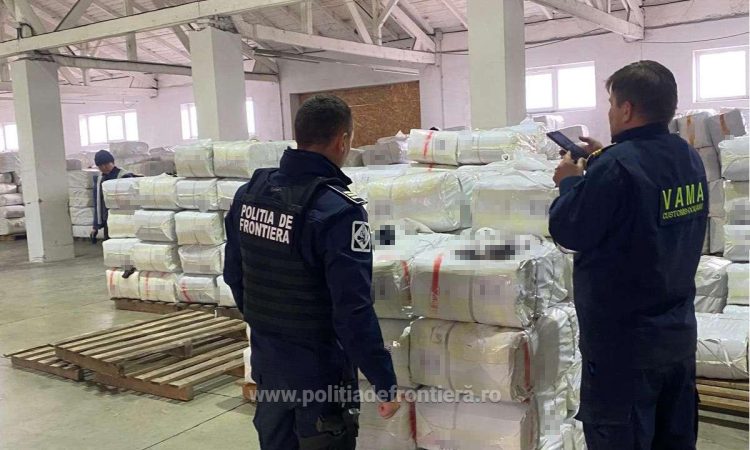Bunuri susceptibile a fi contrafăcute, de peste 2.000.000 de euro, descoperite de polițiștii de frontieră
