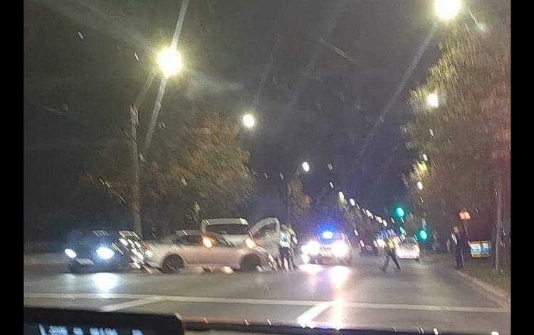 Polițiștii cercetează accidentul rutier produs pe bulevardul Decebal în seara de luni. Unul dintre șoferi era băut