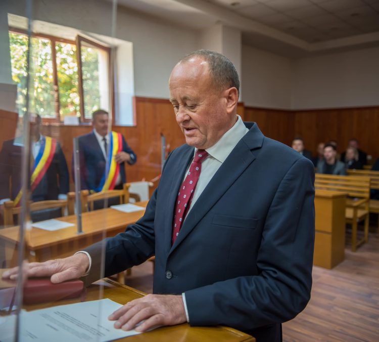 „Continuăm împreună!” – sub acest deziderat a depus jurământul pentru un nou mandat, Coman Vasile, primarul din Vișeu de Sus