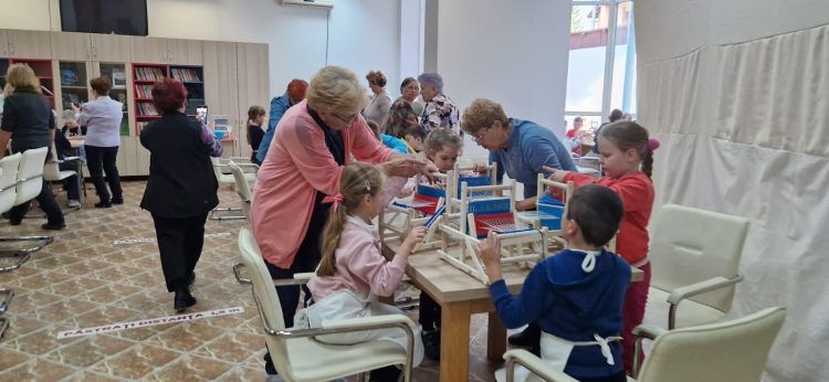 Elevii băimăreni au descoperit tainele țesutului și ale frământării aluatului la Centrul CASPEV