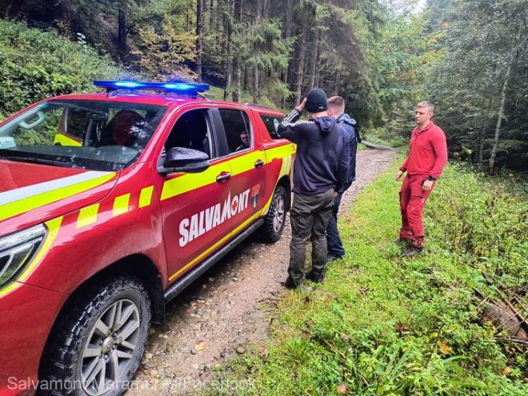 Trei ucraineni aflaţi în munţi de mai multe zile au solicitat ajutorul autorităţilor române