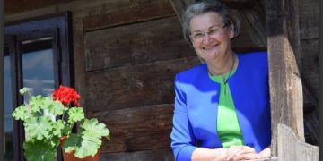 La mulți ani binecuvântați, mamă iubită!