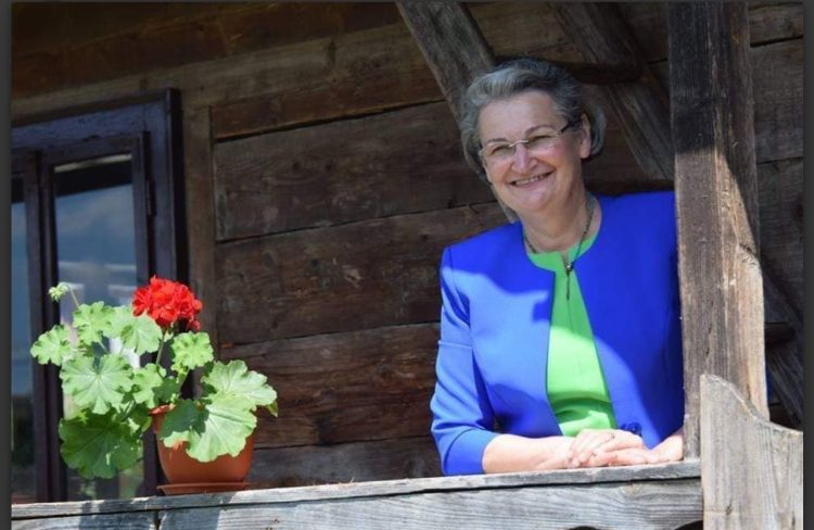 La mulți ani binecuvântați, mamă iubită!