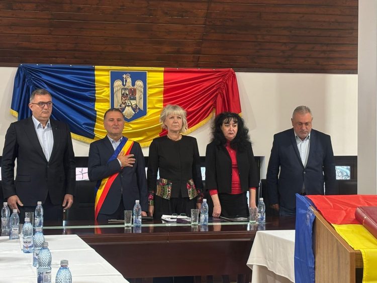 Deputatul Gheorghe Șimon prezent la Botiza la preluarea noului mandat de primar al lui Florea Poienar