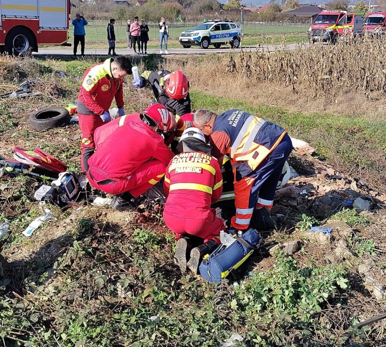 Accident feroviar în Săsar. Două victime sunt în stop cardio respirator