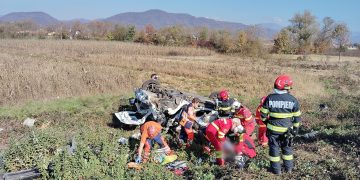 Accident feroviar în Săsar. Două victime sunt în stop cardio respirator