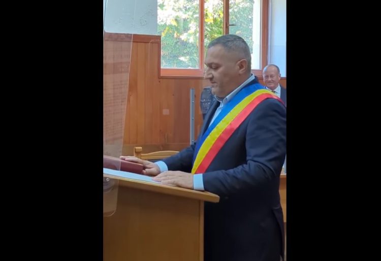 „Jur să respect Constituţia şi legile ţării şi să fac, cu bună-credinţă, tot ceea ce stă în puterile şi priceperea mea pentru binele locuitorilor orașului Borșa. Aşa să-mi ajute Dumnezeu!”