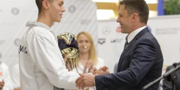 În atenția DNA! Secretarul și contabila au primit mai mulți bani decât David Popovici!