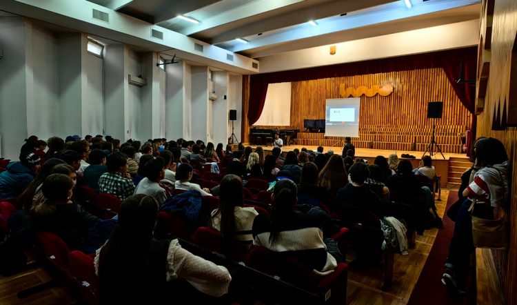 Prevenirea comportamentelor riscante în rândul adolescenților – Consilierii de probațiune și invitați speciali, la Colegiul de Arte Baia Mare