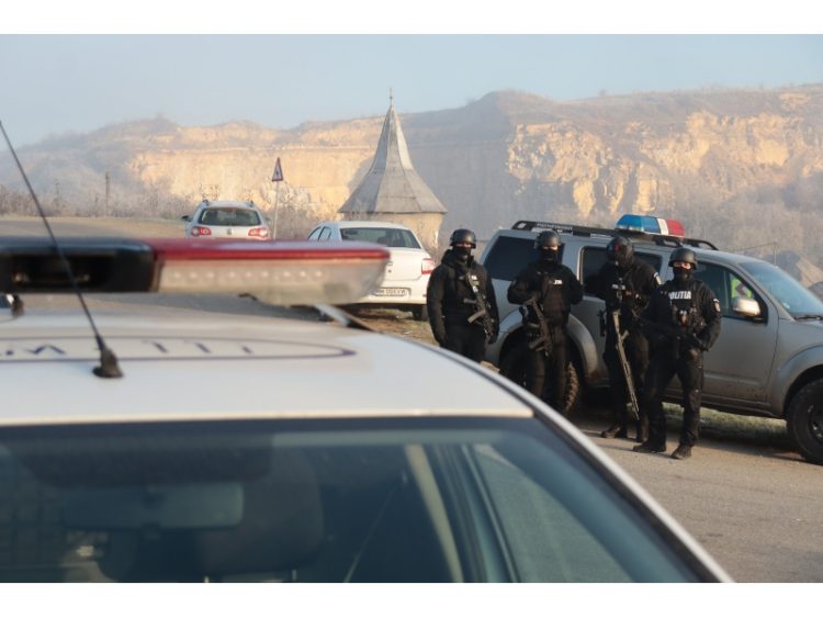 228 de persoane verificate de polițiștii maramureșeni în cadrul unei ample acțiuni