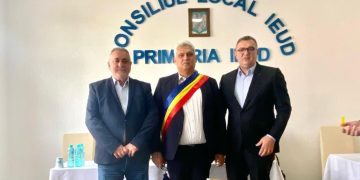 Deputatul Gheorghe Simon, alături de primarul Nicolae David, la Ieud